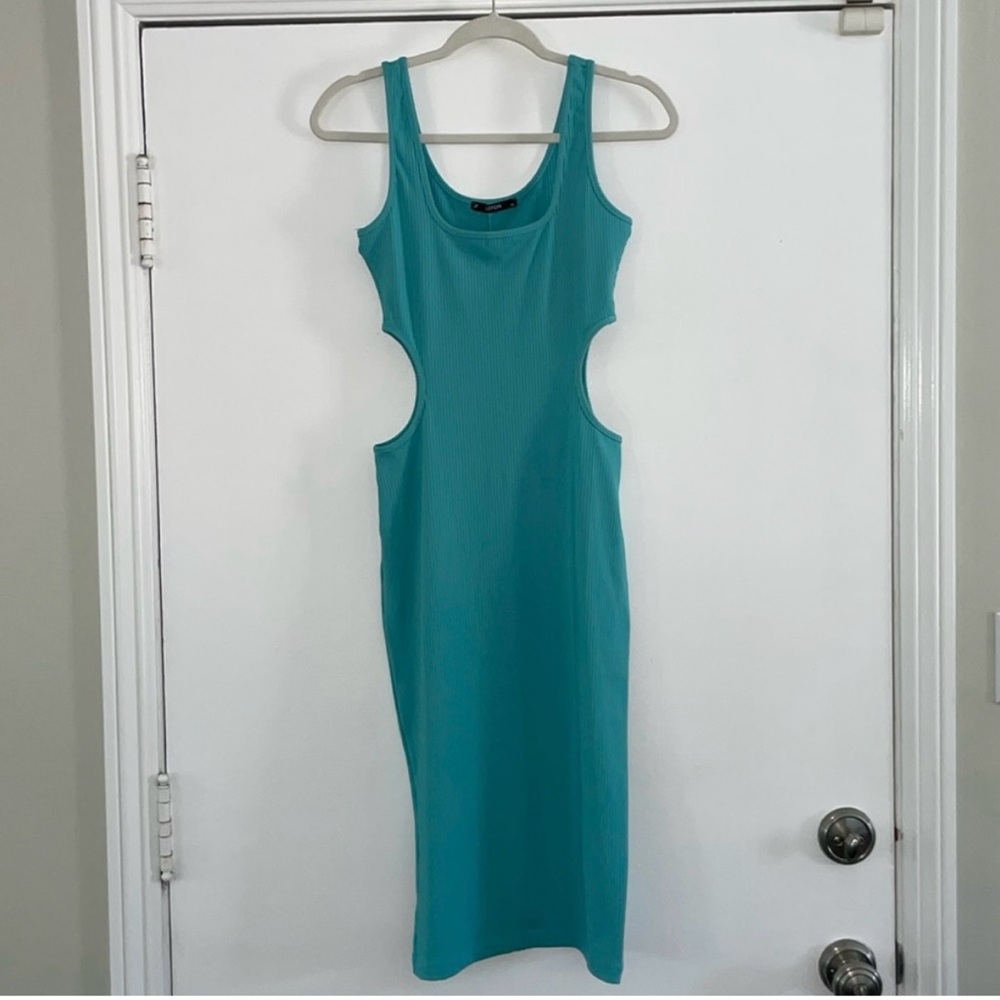 Vibrant Green and Blue Midi Bodycon Dress with Cut Out and Scoop Neck